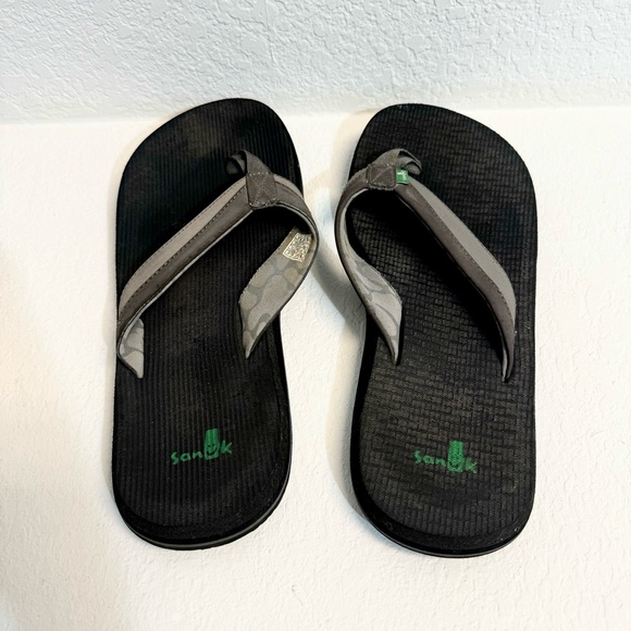 Sanuk Men’s Gray T strap cushioned Sandal Sz 10 - Picture 2 of 5